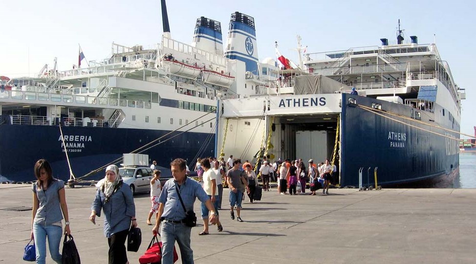 Fluks pasagjeresh, 9 mije persona hyne nga porti i Durresit ne fundjave